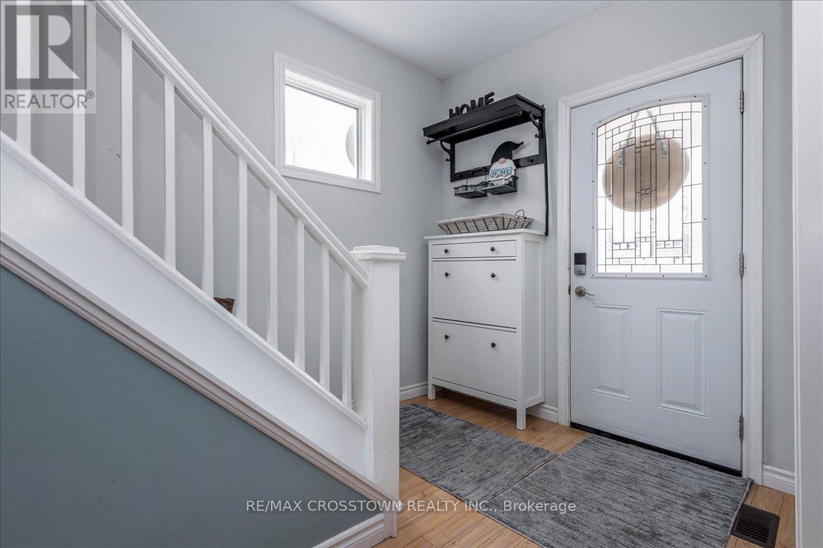 296 Saint Jean Street, Orillia, Ontario  L3V 4L4 - Photo 3 - S13111296