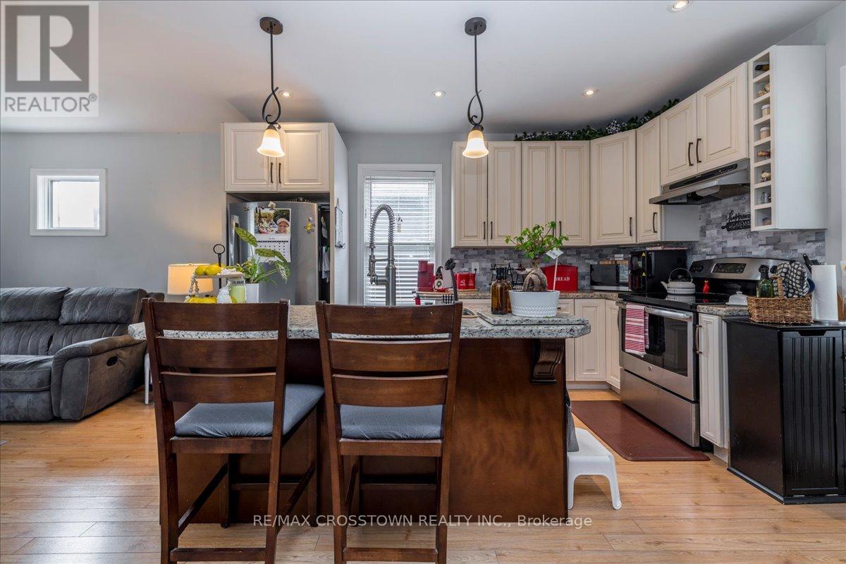 296 Saint Jean Street, Orillia, Ontario  L3V 4L4 - Photo 5 - S13111296