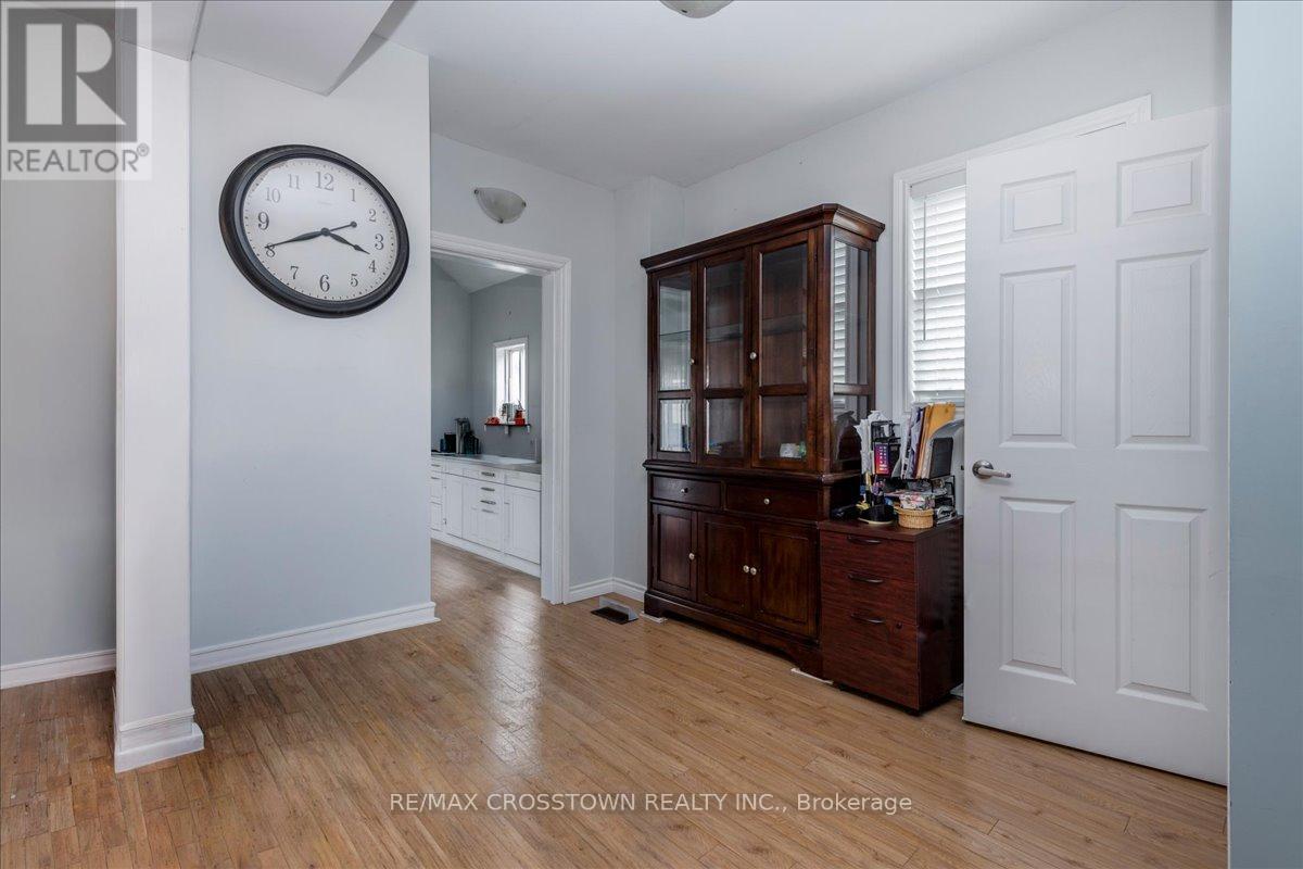 296 Saint Jean Street, Orillia, Ontario  L3V 4L4 - Photo 6 - S13111296