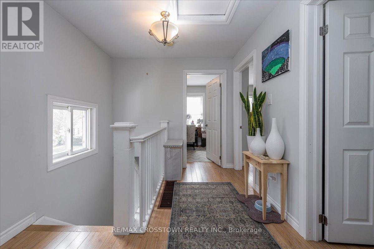 296 Saint Jean Street, Orillia, Ontario  L3V 4L4 - Photo 8 - S13111296