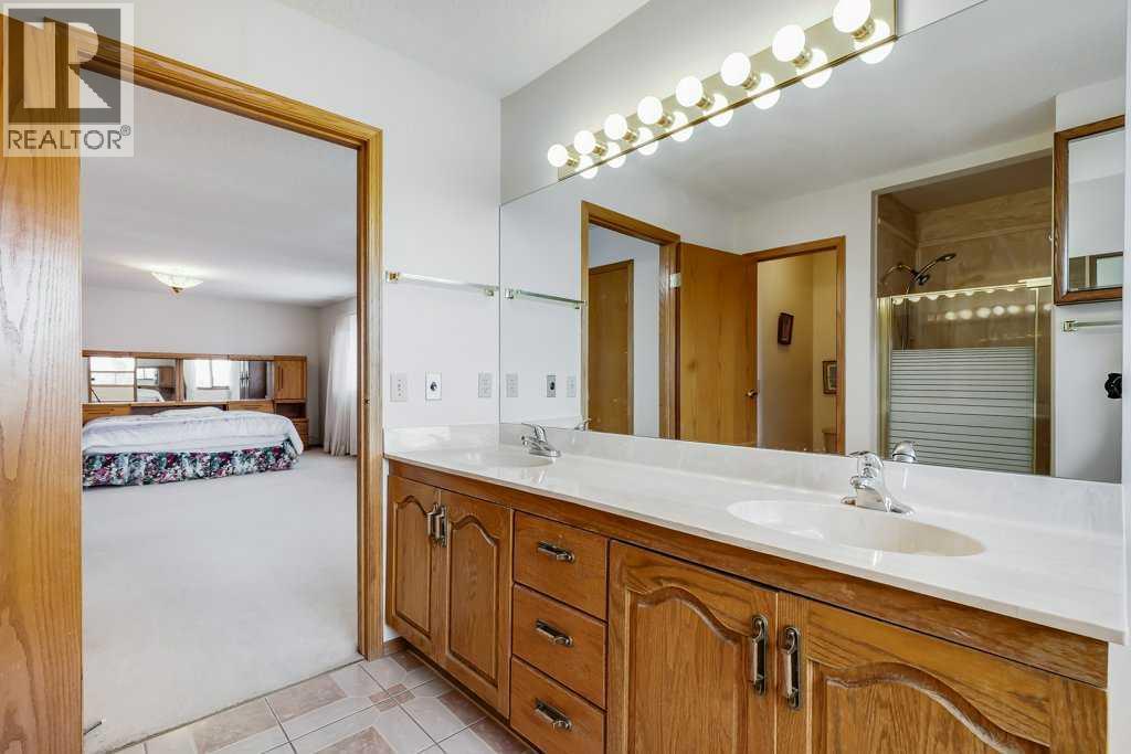106 Sienna Hills Drive SW, Calgary, Alberta  T3H 2C8 - Photo 33 - A2282460