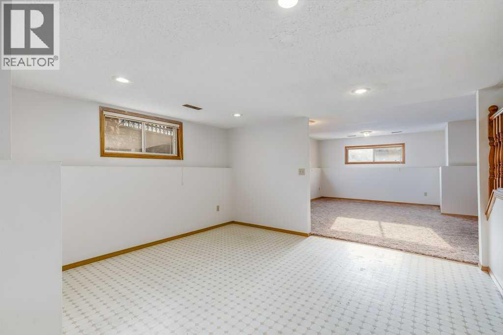 106 Sienna Hills Drive SW, Calgary, Alberta  T3H 2C8 - Photo 38 - A2282460