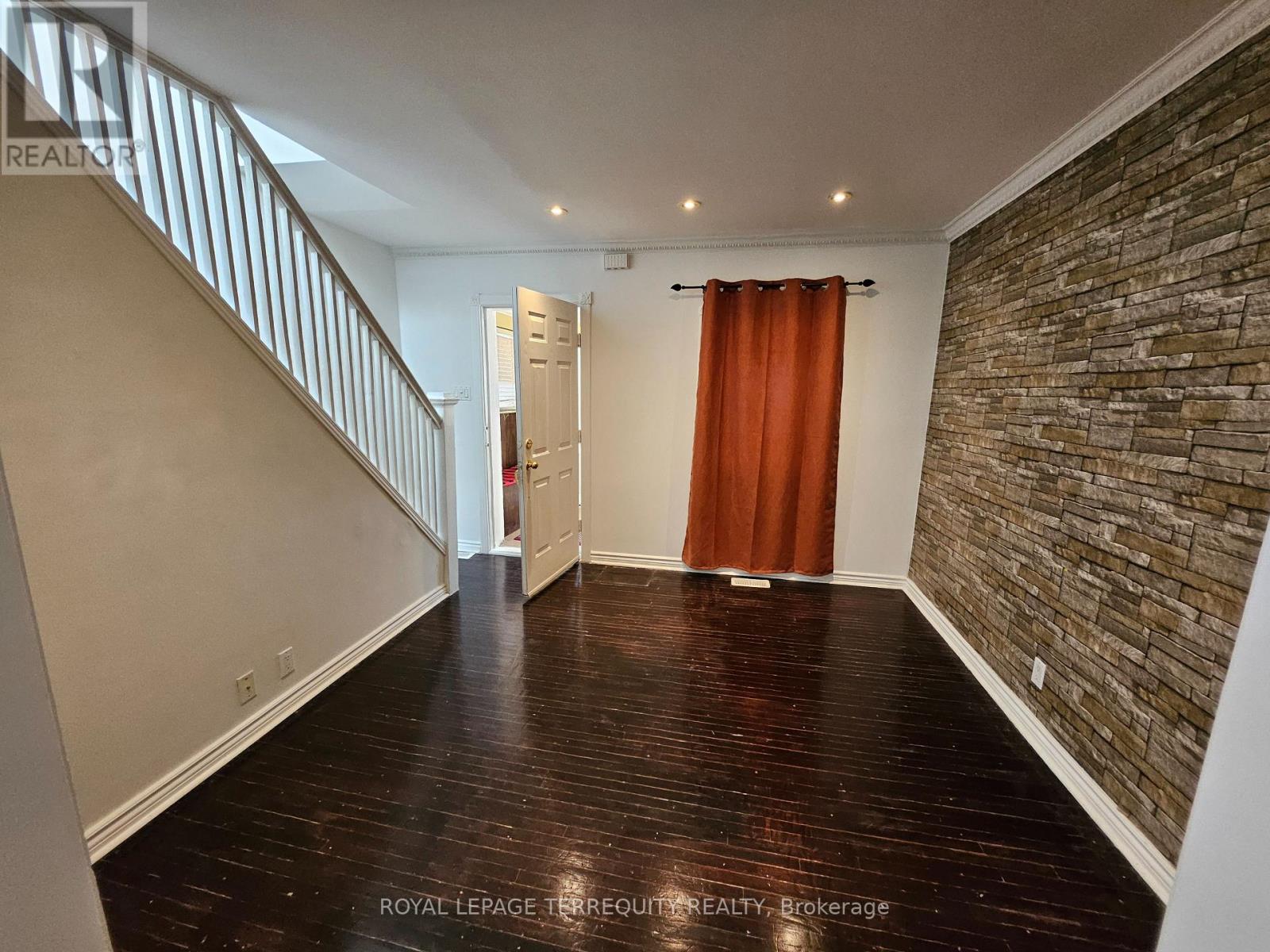 14 Hollis Street, Toronto, Ontario  M6M 4M9 - Photo 13 - W13111300