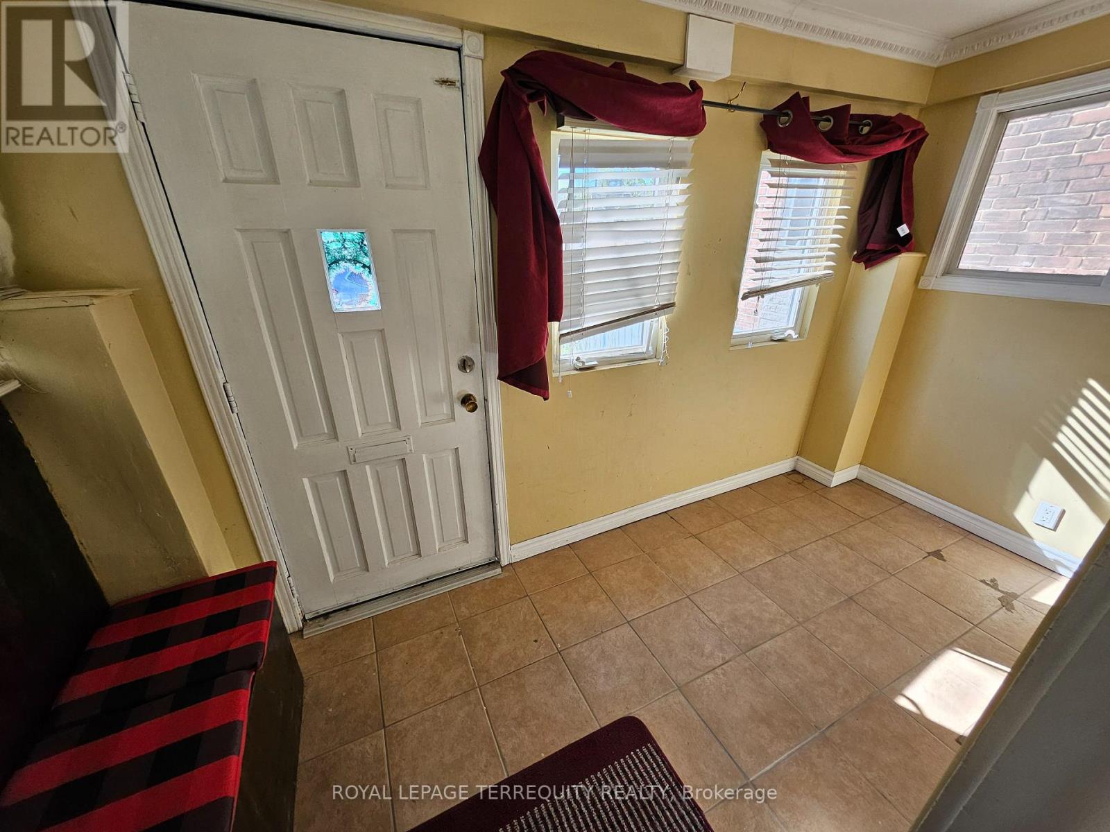 14 Hollis Street, Toronto, Ontario  M6M 4M9 - Photo 3 - W13111300