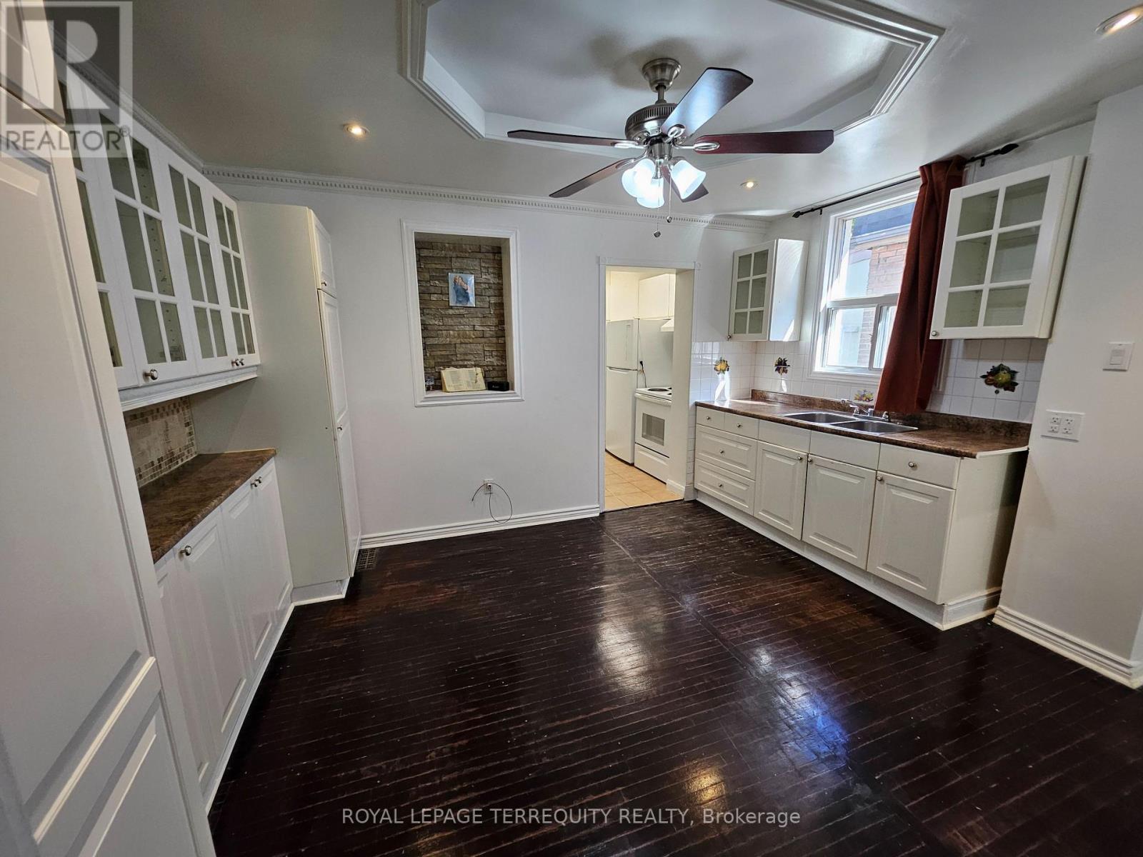 14 Hollis Street, Toronto, Ontario  M6M 4M9 - Photo 5 - W13111300