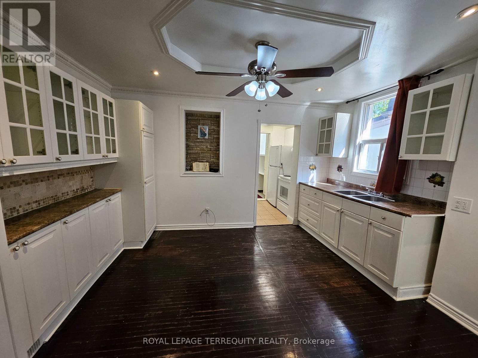 14 Hollis Street, Toronto, Ontario  M6M 4M9 - Photo 9 - W13111300