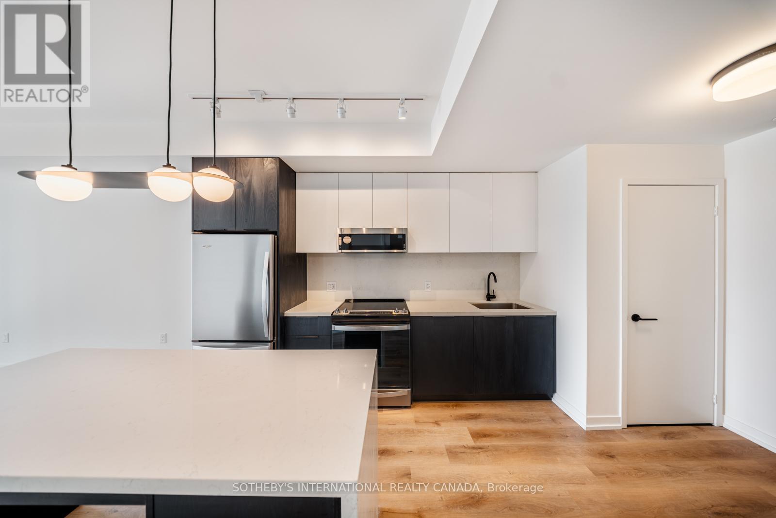 1701 - 5 York Garden Way, Toronto, Ontario  M6A 2V1 - Photo 4 - W13111354