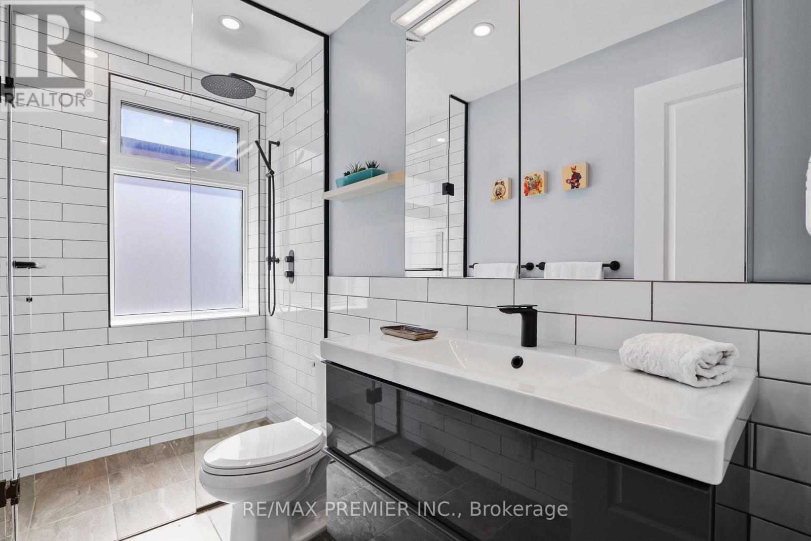 196 Blackthorn Avenue, Toronto, Ontario  M6N 3H8 - Photo 21 - W13111358