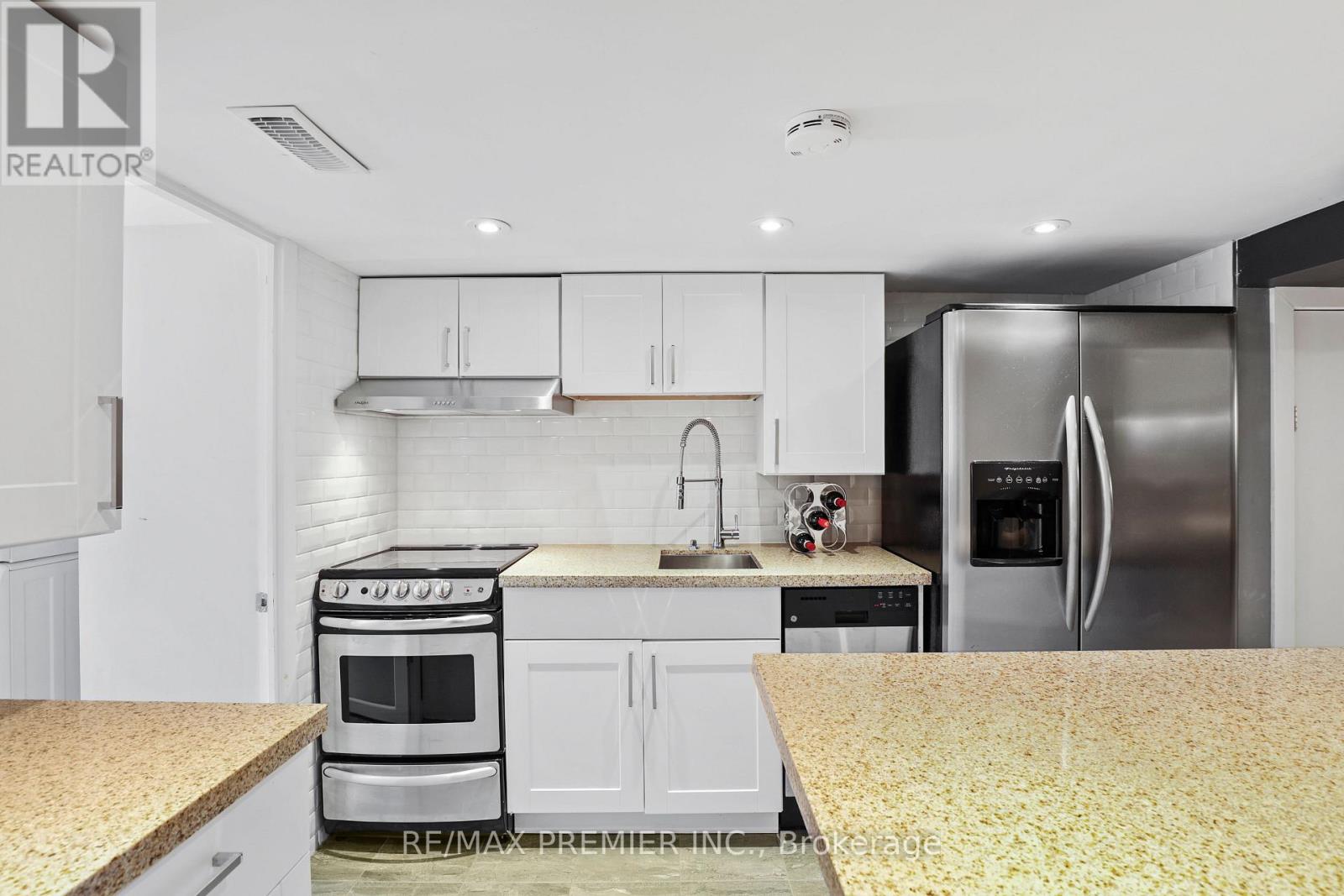 196 Blackthorn Avenue, Toronto, Ontario  M6N 3H8 - Photo 25 - W13111358