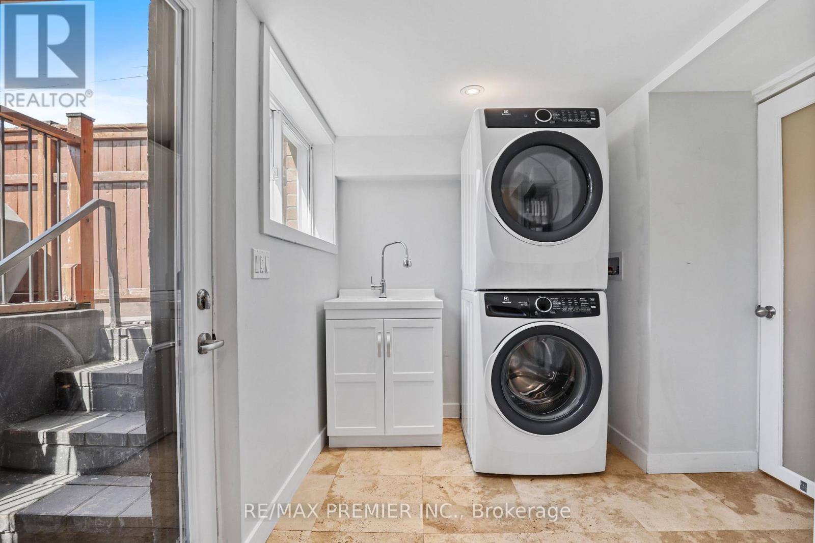 196 Blackthorn Avenue, Toronto, Ontario  M6N 3H8 - Photo 27 - W13111358