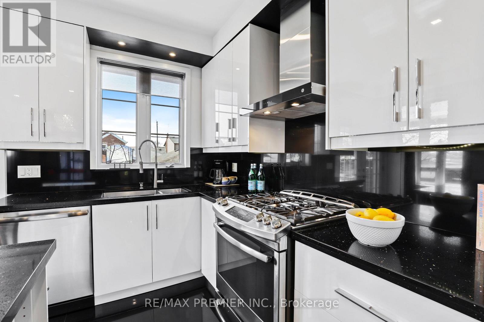 196 Blackthorn Avenue, Toronto, Ontario  M6N 3H8 - Photo 7 - W13111358