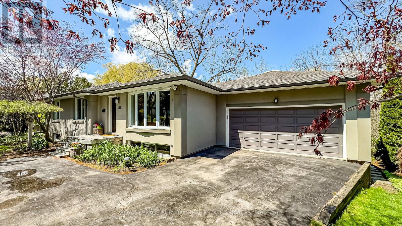 1239 Baldwin Drive, Oakville, Ontario  L6J 2W4 - Photo 4 - W13111362