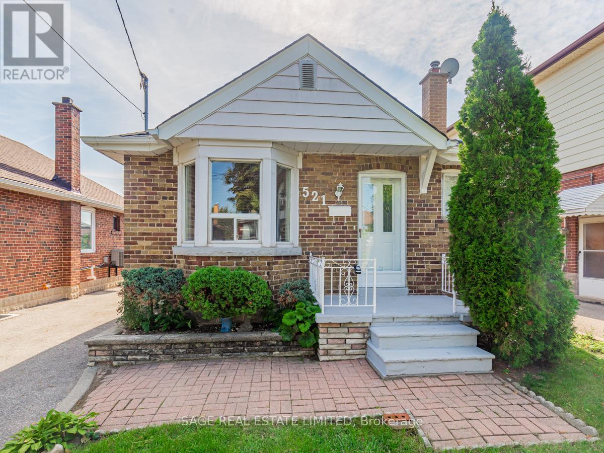521 Glen Park Avenue, Toronto, Ontario  M6B 2G2 - Photo 2 - W13111384