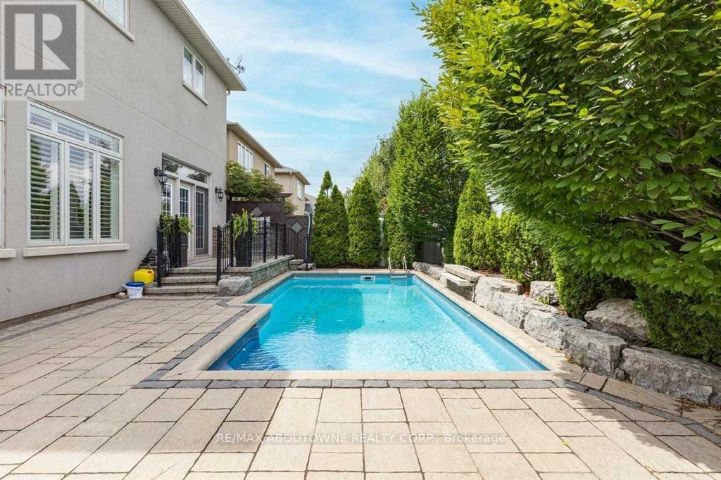 2500 Millstone Drive, Oakville, Ontario  L6M 0H5 - Photo 2 - W13111442