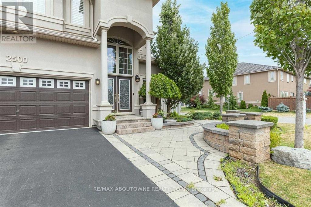 2500 Millstone Drive, Oakville, Ontario  L6M 0H5 - Photo 4 - W13111442