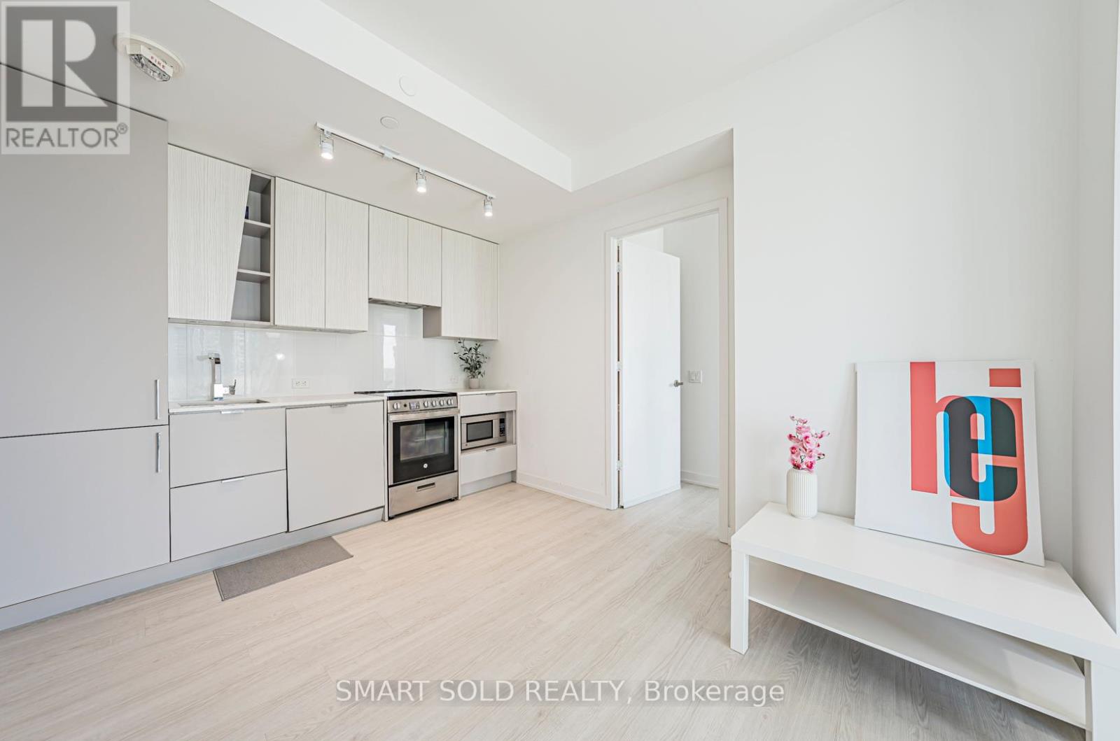 1101 - 3883 Quartz Road, Mississauga, Ontario  L5B 0M4 - Photo 3 - W13111458