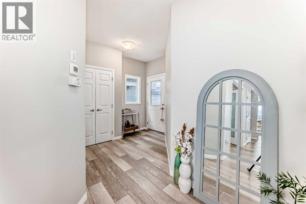 73 Lucas Heights Nw, Calgary, Alberta  T3P 1S8 - Photo 4 - A2309445