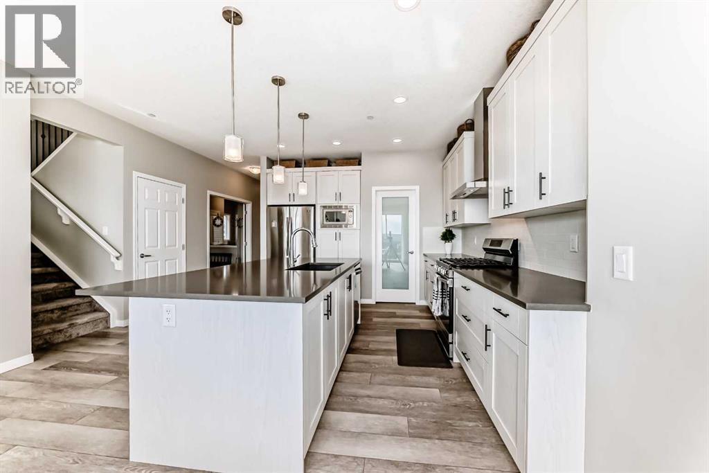 73 Lucas Heights Nw, Calgary, Alberta  T3P 1S8 - Photo 9 - A2309445