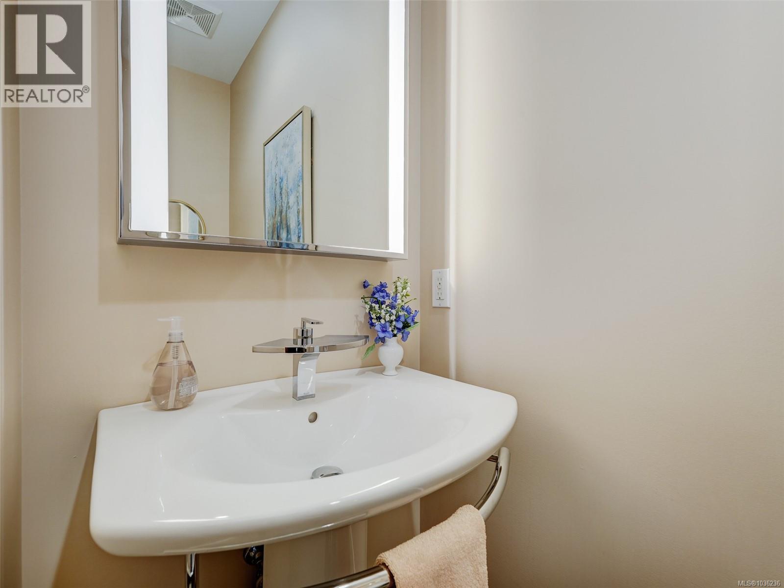 5155 Lochside Dr, Saanich, British Columbia  V8Y 2G4 - Photo 26 - 1036236