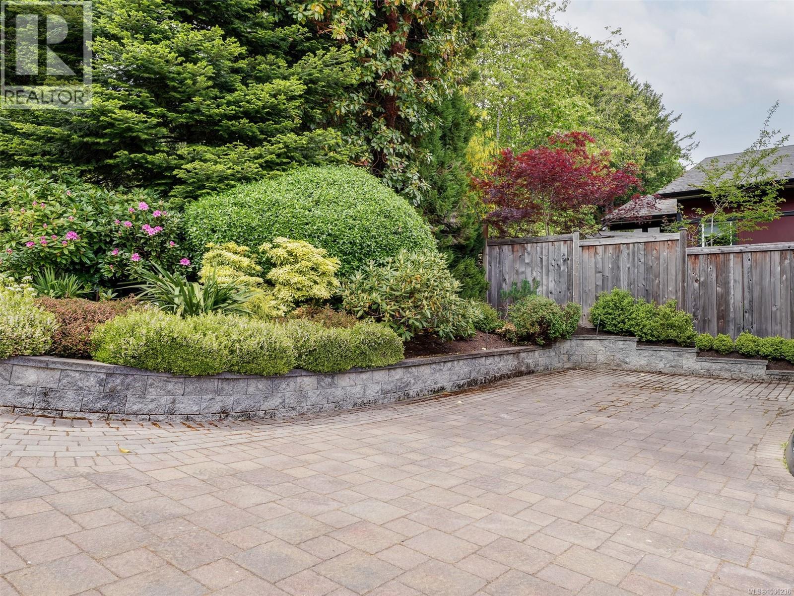 5155 Lochside Dr, Saanich, British Columbia  V8Y 2G4 - Photo 37 - 1036236