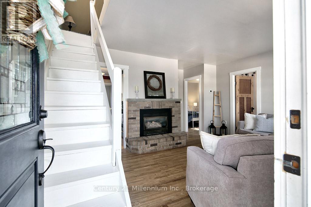 66 Ninth Street, Collingwood, Ontario  L9Y 2G2 - Photo 3 - S13111586