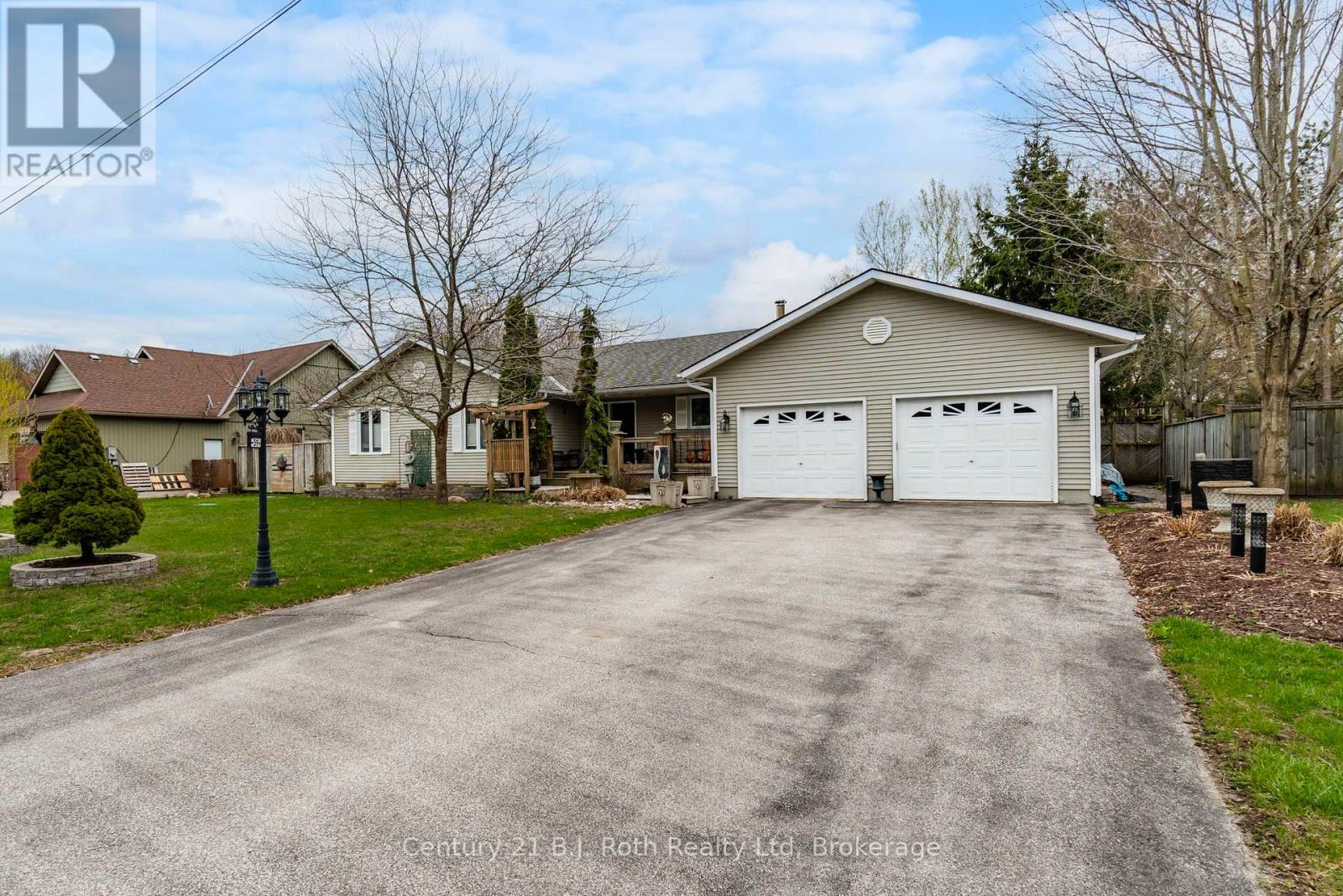 59 Withall Grove, Tiny, Ontario  L0L 2T0 - Photo 2 - S13111752