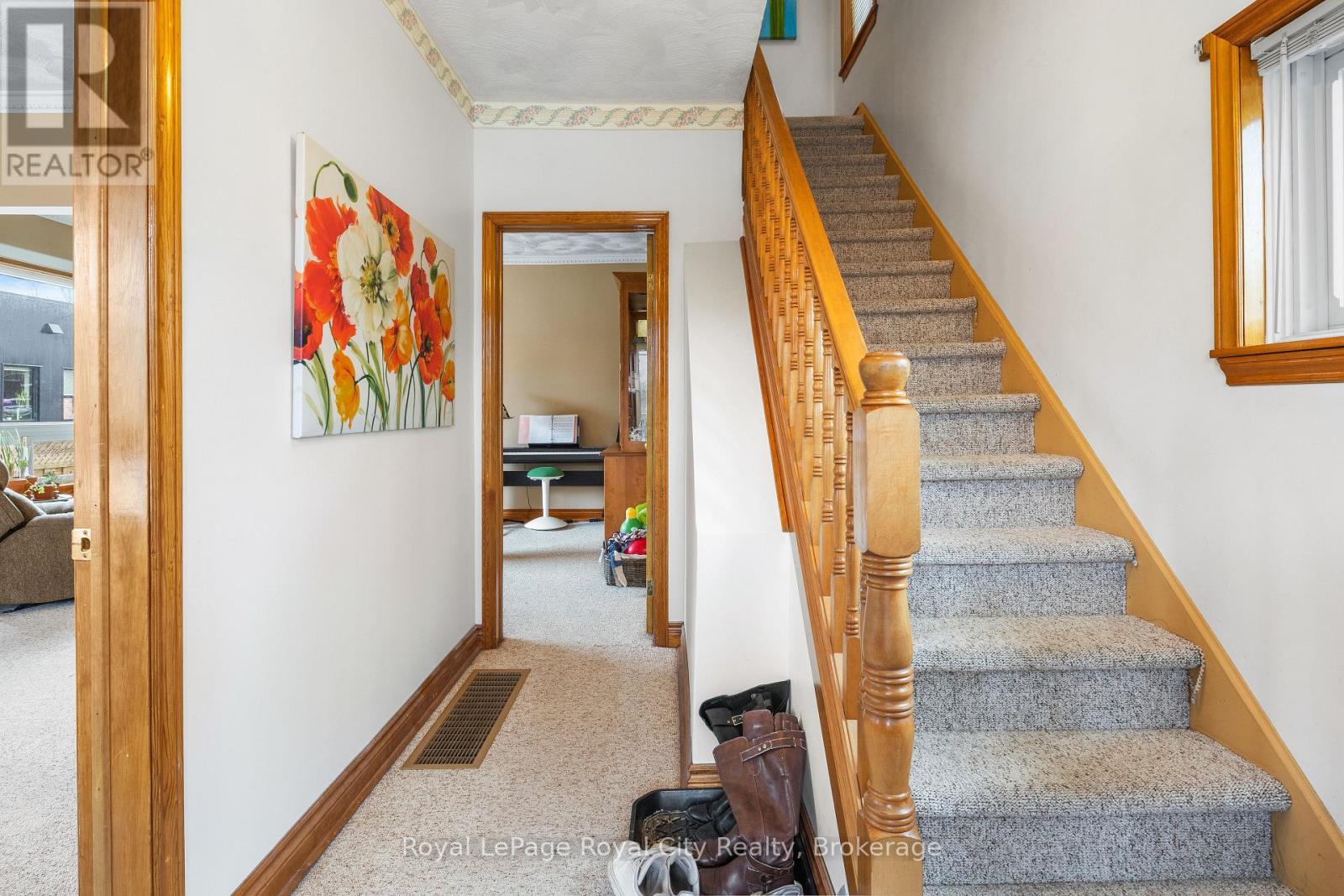 20 Crimea Street, Guelph, Ontario  N1H 2Y6 - Photo 2 - X13111710