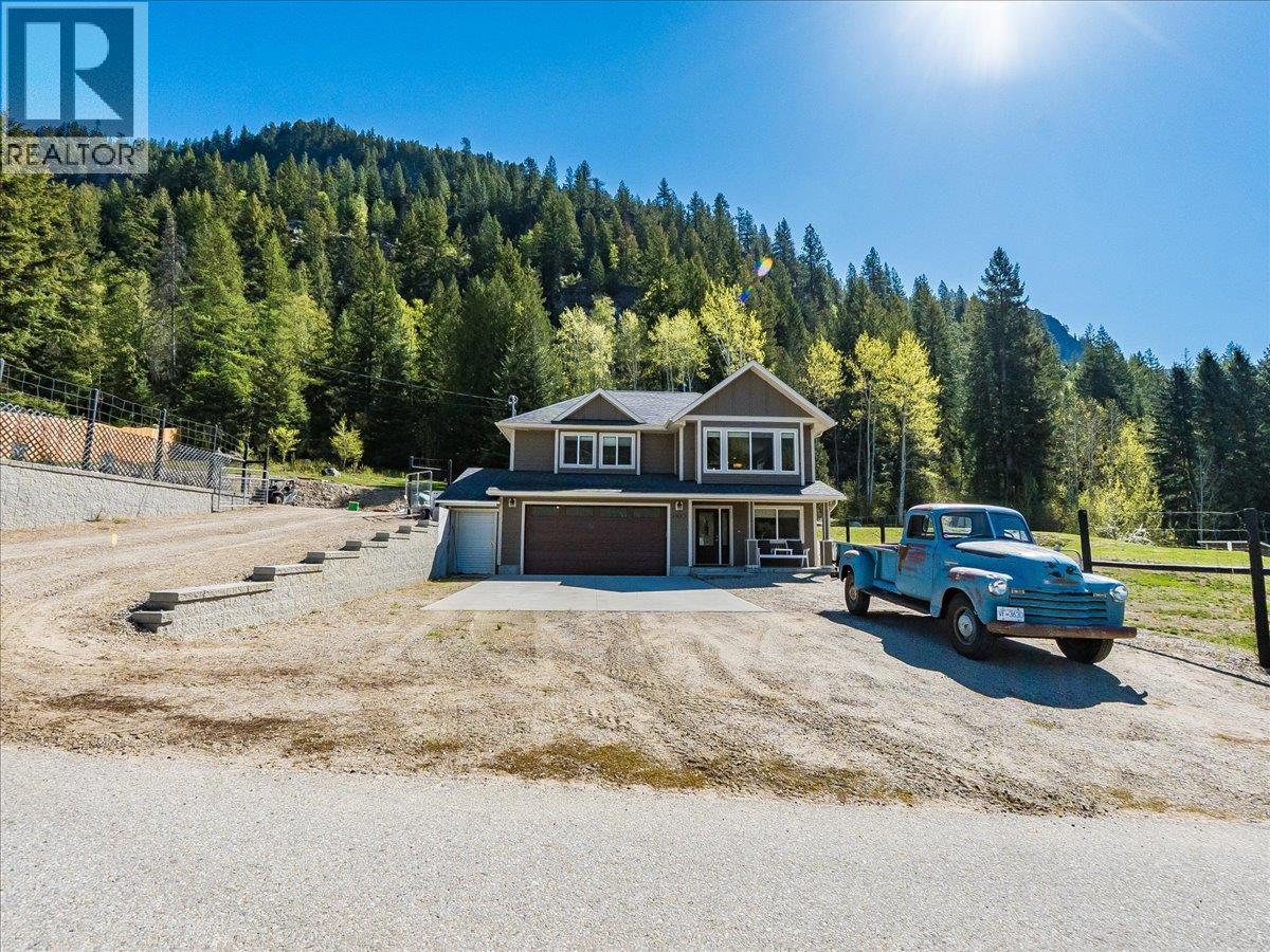 1953 SANDY Road, Castlegar, British Columbia