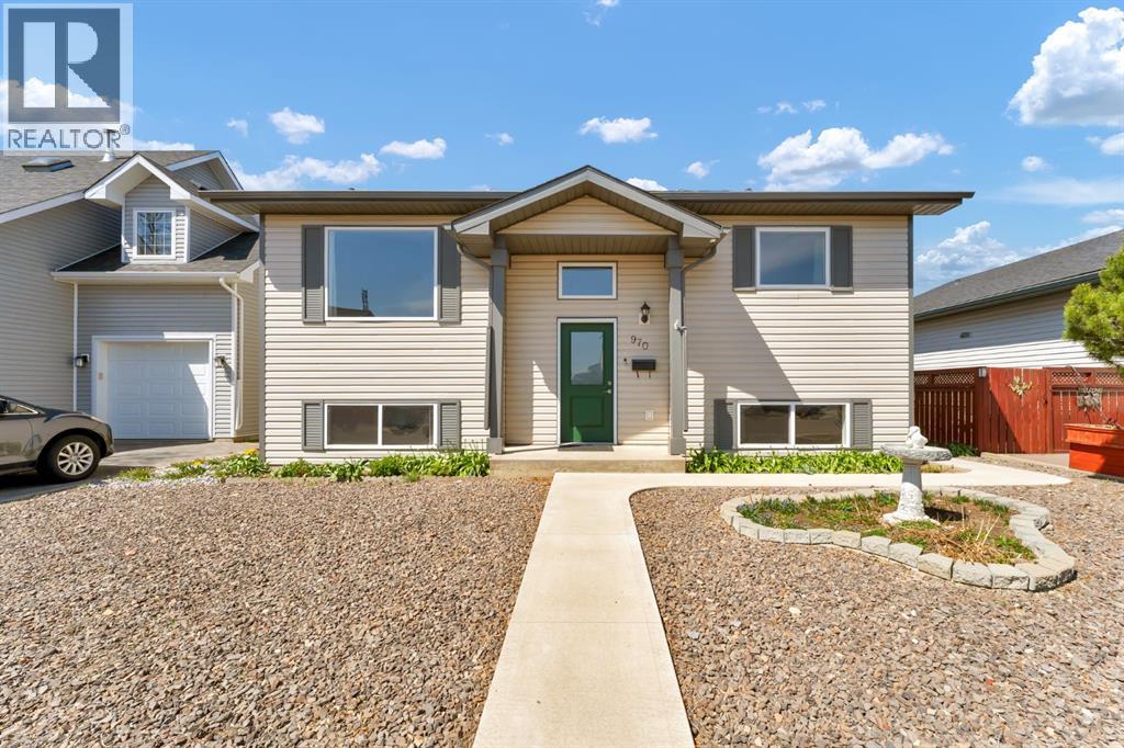 970 Kipling Crescent Sw, Redcliff, Alberta  T0J 2P0 - Photo 1 - A2310009