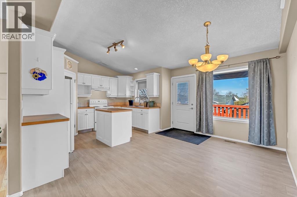 970 Kipling Crescent Sw, Redcliff, Alberta  T0J 2P0 - Photo 11 - A2310009