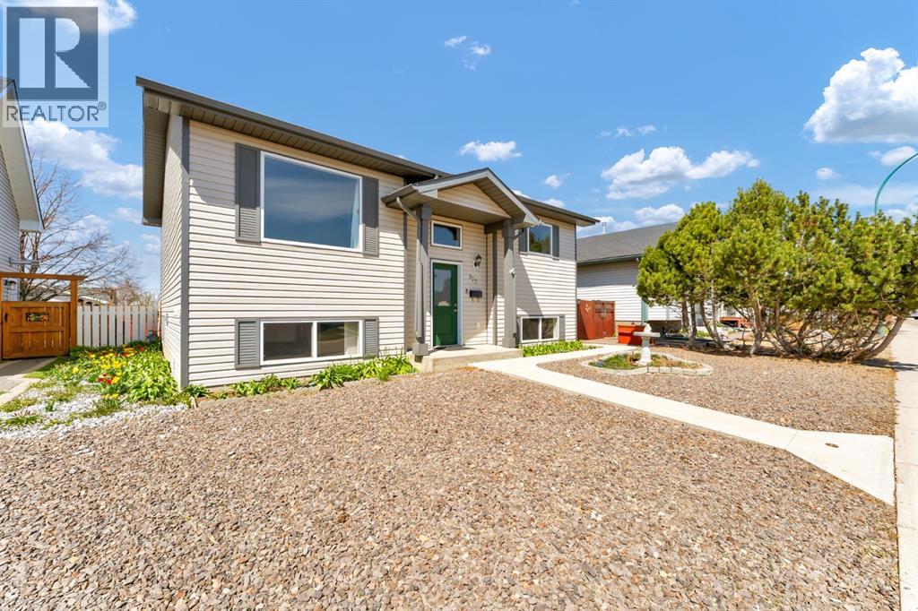 970 Kipling Crescent Sw, Redcliff, Alberta  T0J 2P0 - Photo 2 - A2310009