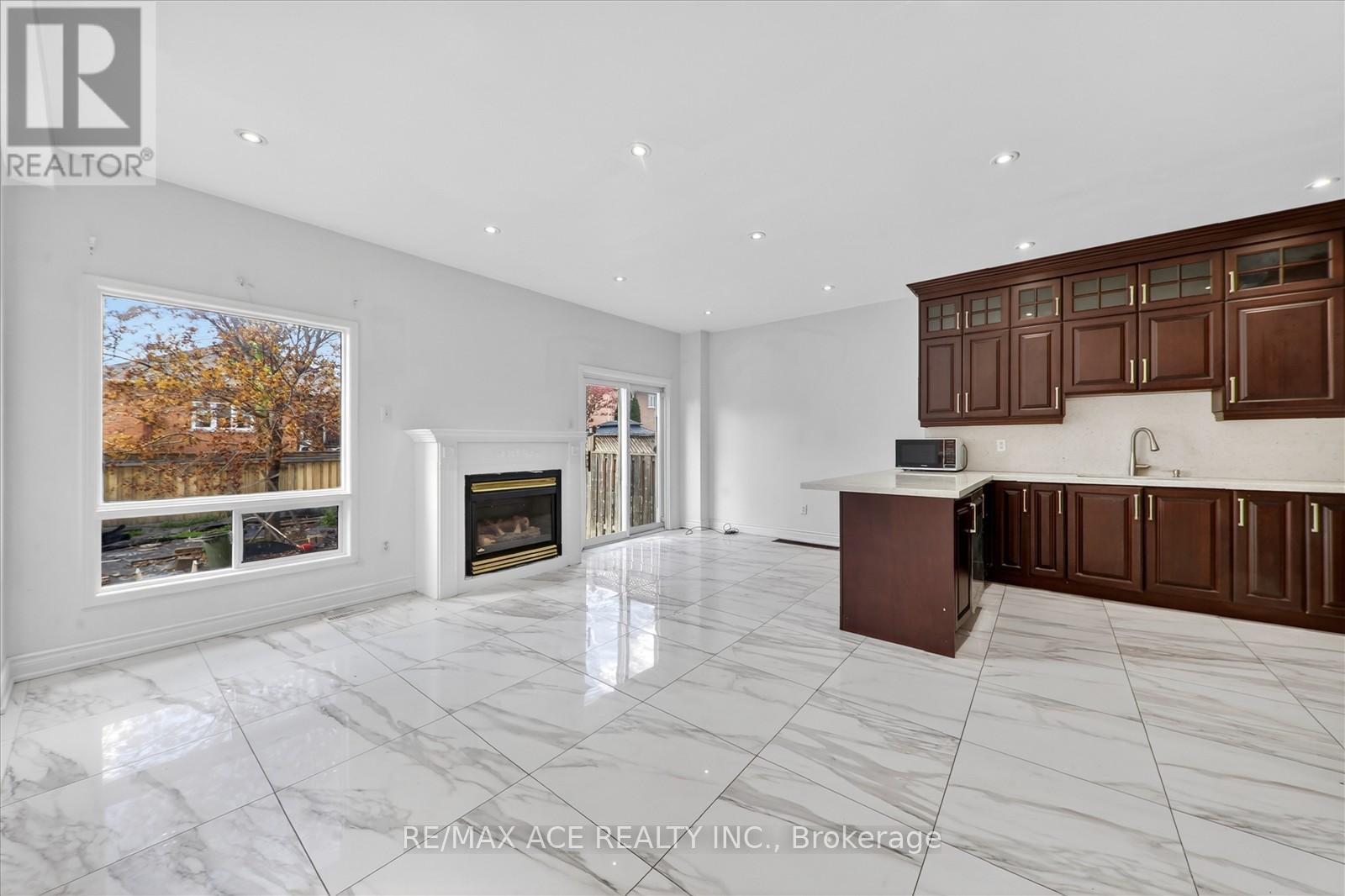 Main - 110 Blue Willow Drive, Vaughan, Ontario  L4L 9E9 - Photo 7 - N12828128