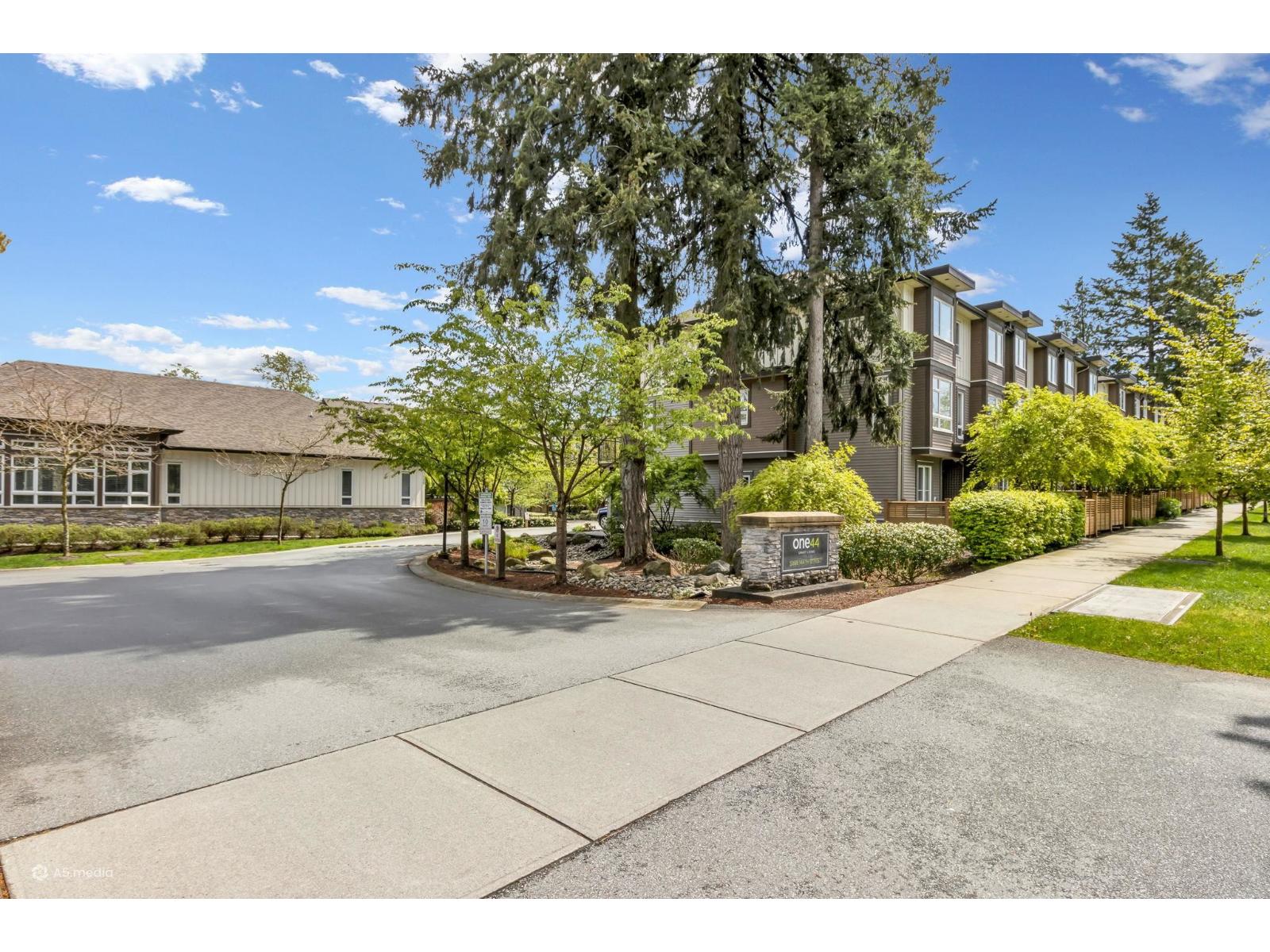 115 5888 144 Street, Surrey, British Columbia  V3Z 0G8 - Photo 1 - R3119291