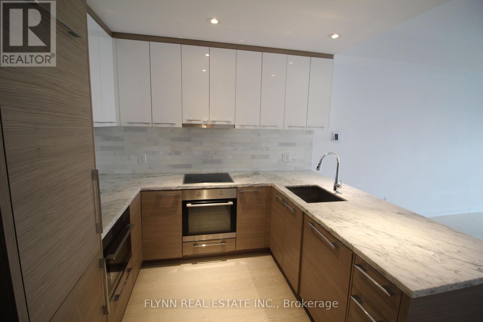 3412 - 488 University Avenue, Toronto, Ontario  M5G 1V1 - Photo 2 - C13111480