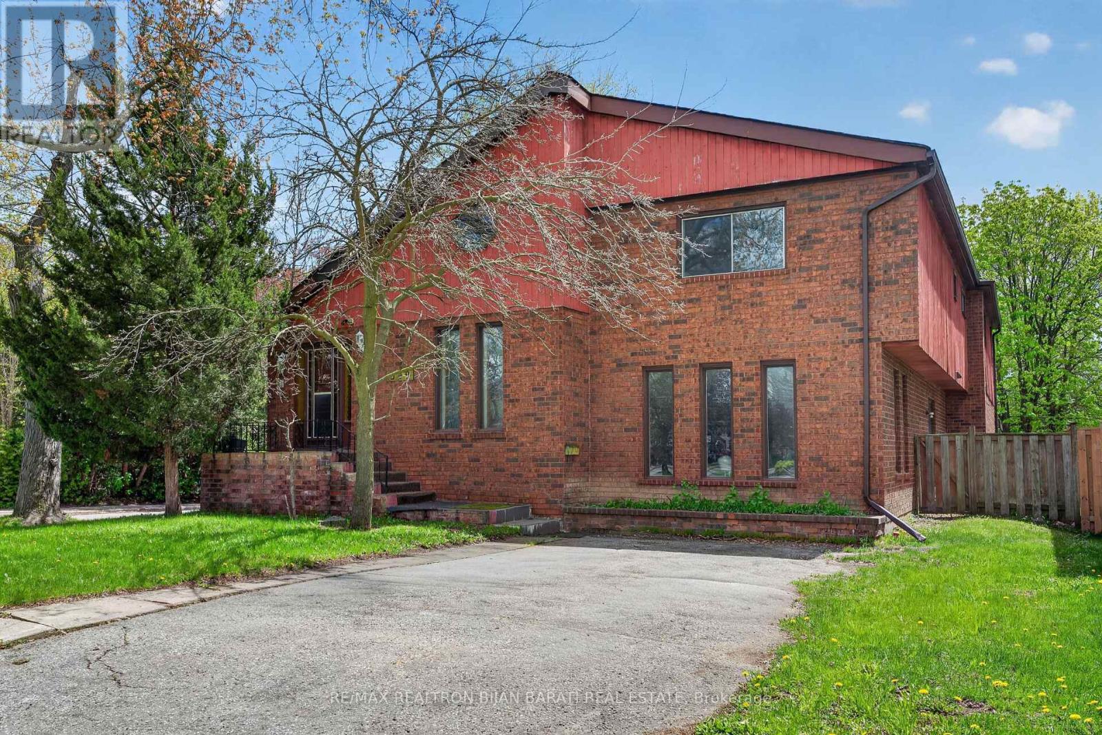 309 HILLCREST AVENUE, Toronto, Ontario