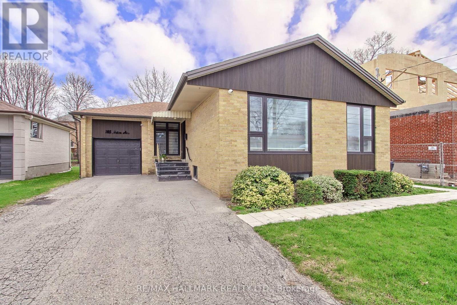 185 Acton Avenue, Toronto, Ontario  M3H 4H6 - Photo 3 - C13111544