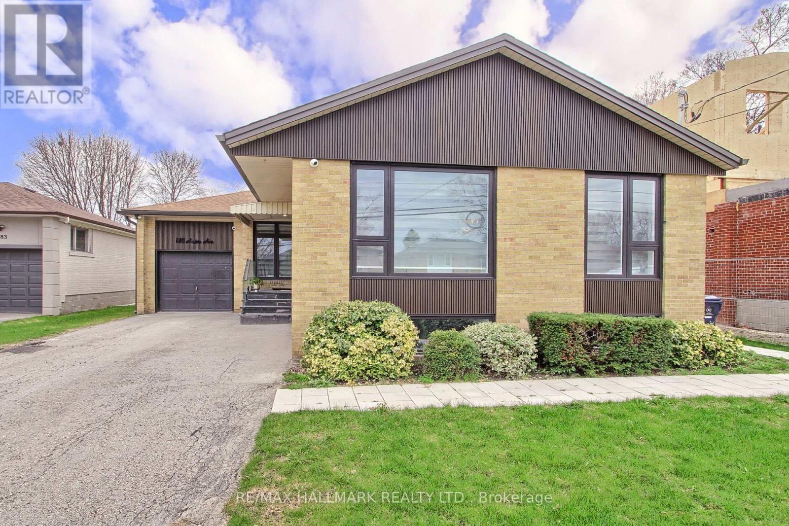 185 Acton Avenue, Toronto, Ontario  M3H 4H6 - Photo 4 - C13111544