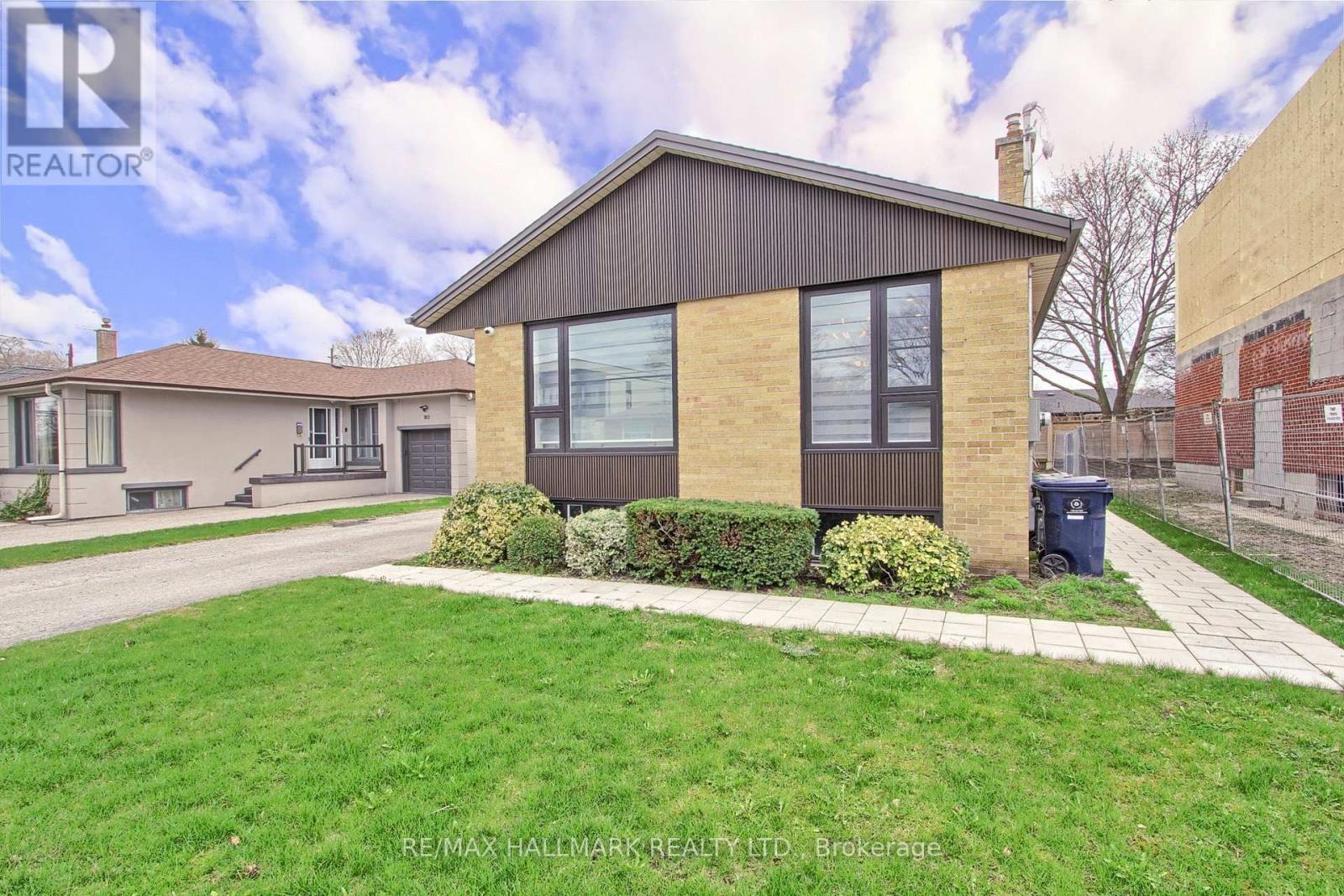 185 Acton Avenue, Toronto, Ontario  M3H 4H6 - Photo 5 - C13111544