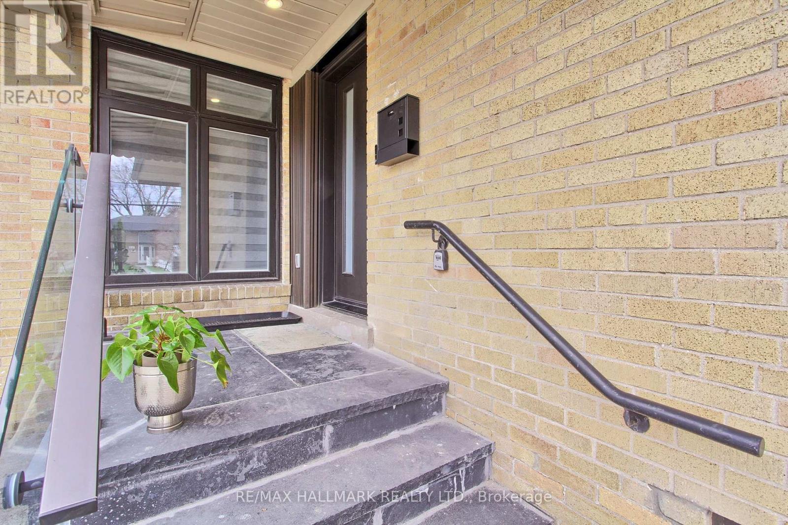 185 Acton Avenue, Toronto, Ontario  M3H 4H6 - Photo 6 - C13111544