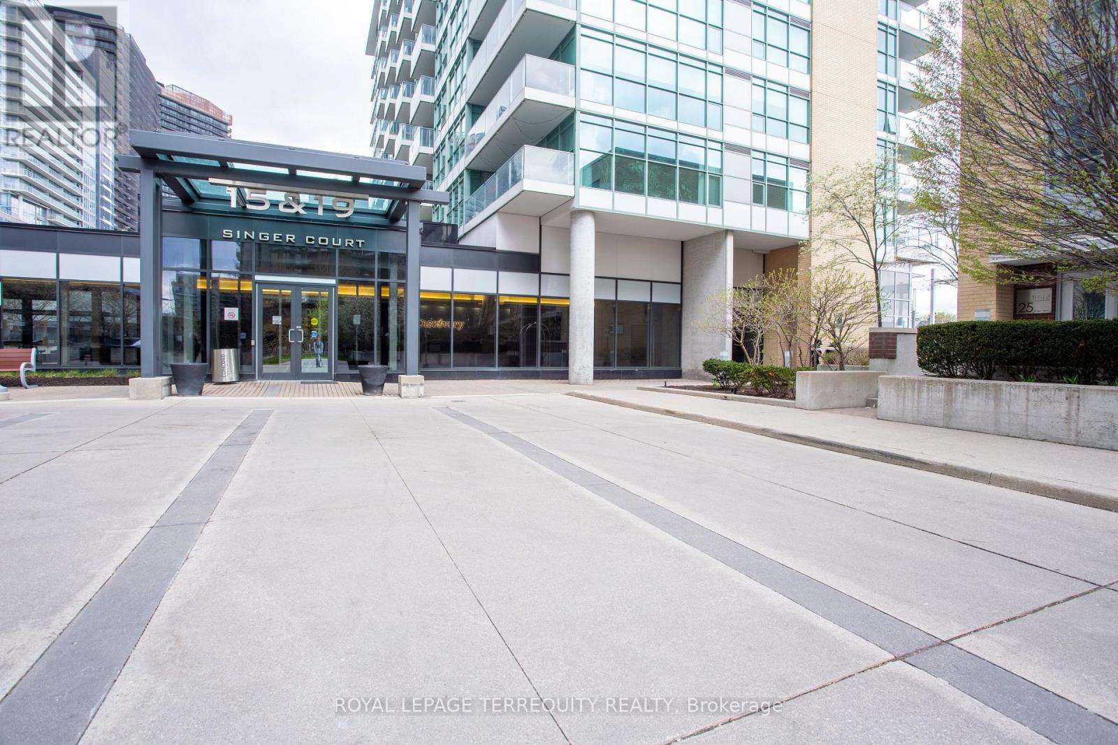 221 - 19 Singer Court, Toronto, Ontario  M2K 0B2 - Photo 2 - C13111594