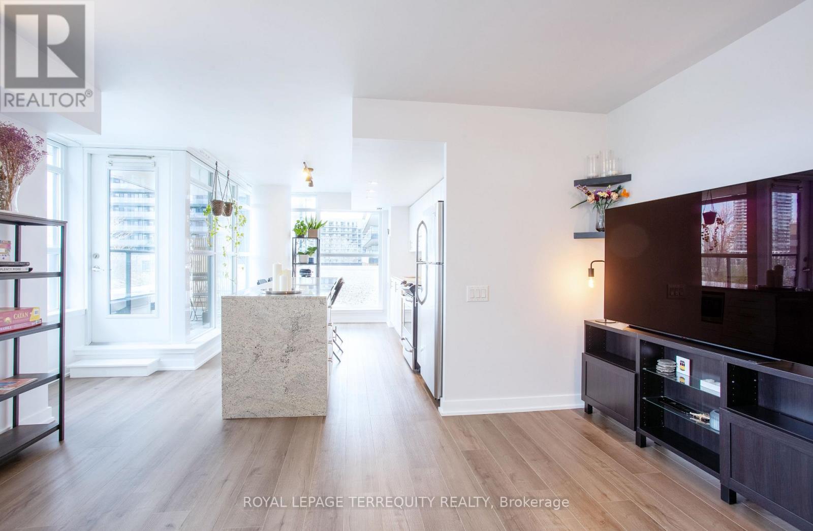 221 - 19 Singer Court, Toronto, Ontario  M2K 0B2 - Photo 4 - C13111594