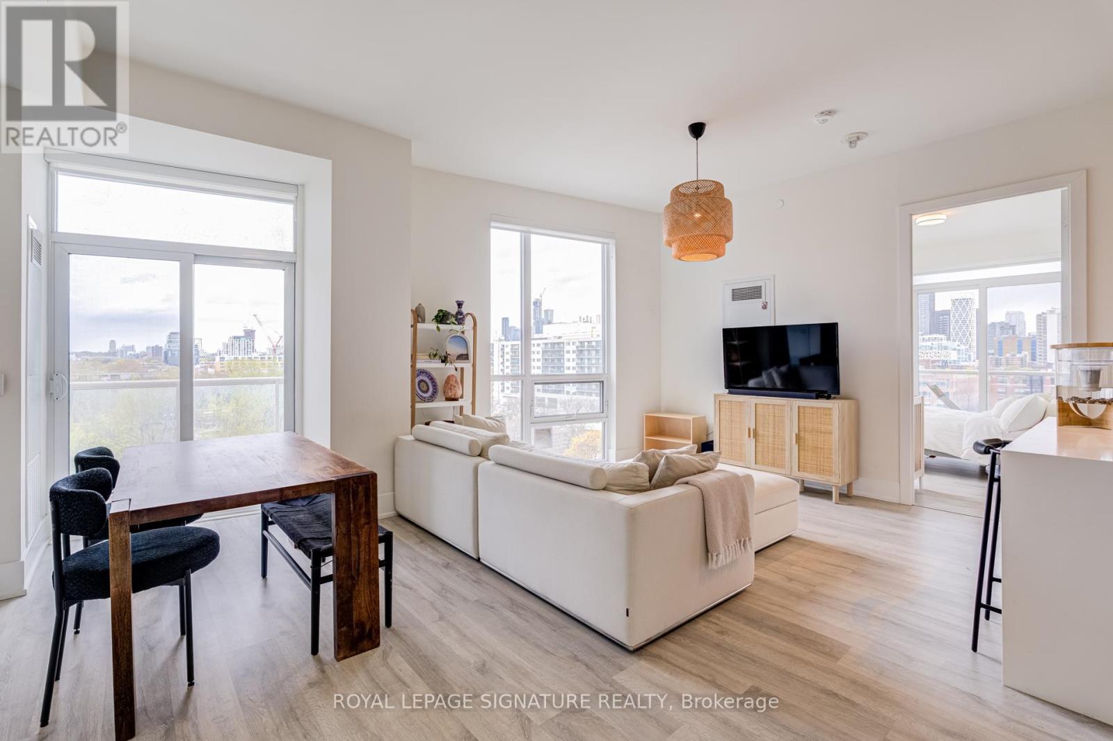 806 - 80 VANAULEY STREET, Toronto, Ontario