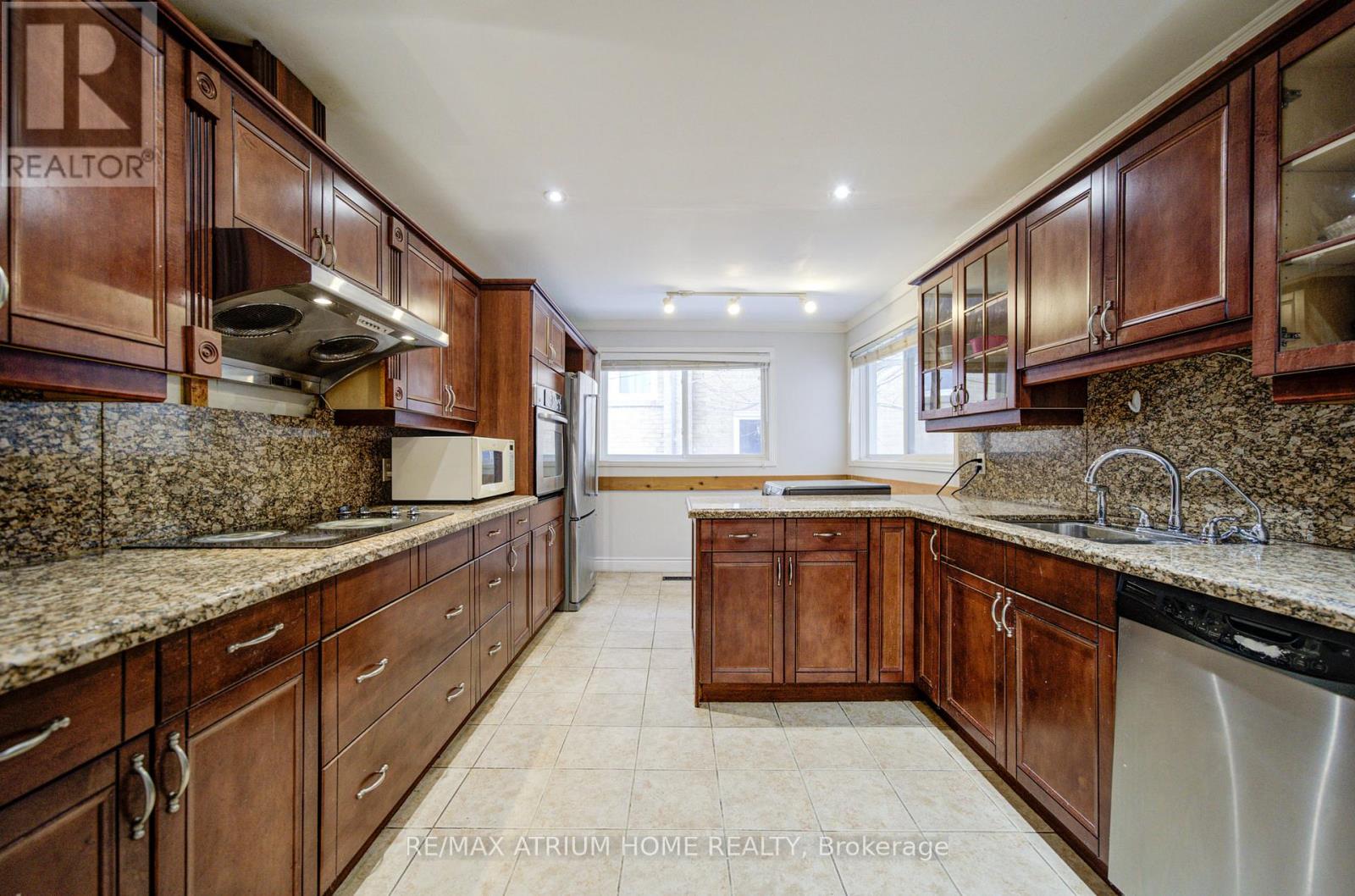 18 Doverwood Court, Toronto, Ontario  M2M 2G7 - Photo 18 - C13111764