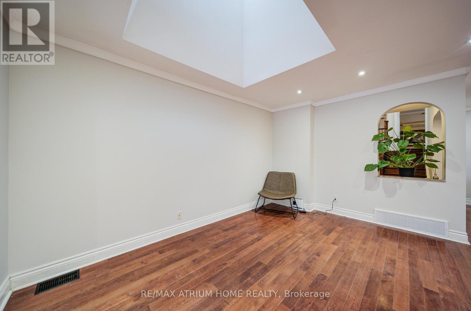 18 Doverwood Court, Toronto, Ontario  M2M 2G7 - Photo 2 - C13111764