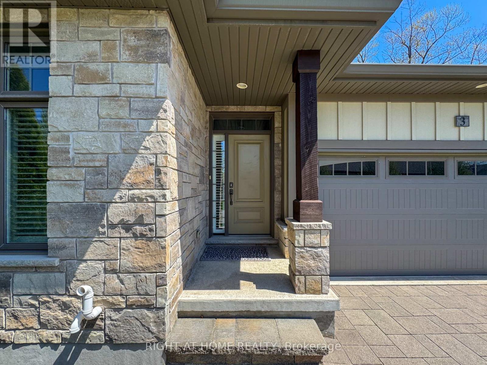3 Cedar Drive, Niagara-On-The-Lake, Ontario  L0S 1J1 - Photo 4 - X12808218