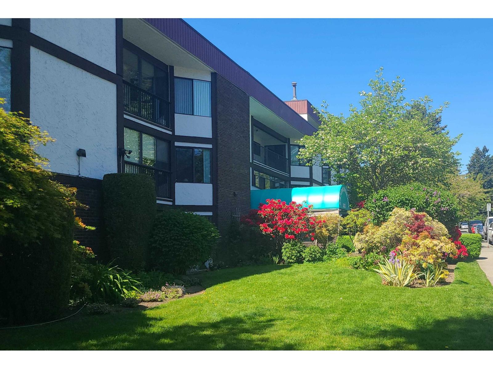 210 1521 Blackwood Street, White Rock, British Columbia  V4B 3V6 - Photo 3 - R3120816