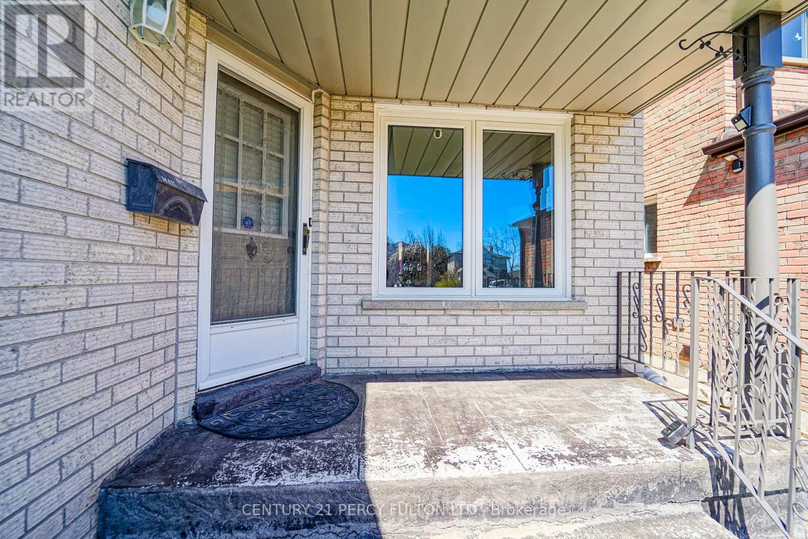 1525 Sturgeon Court, Pickering, Ontario  L1V 5P6 - Photo 3 - E13111464