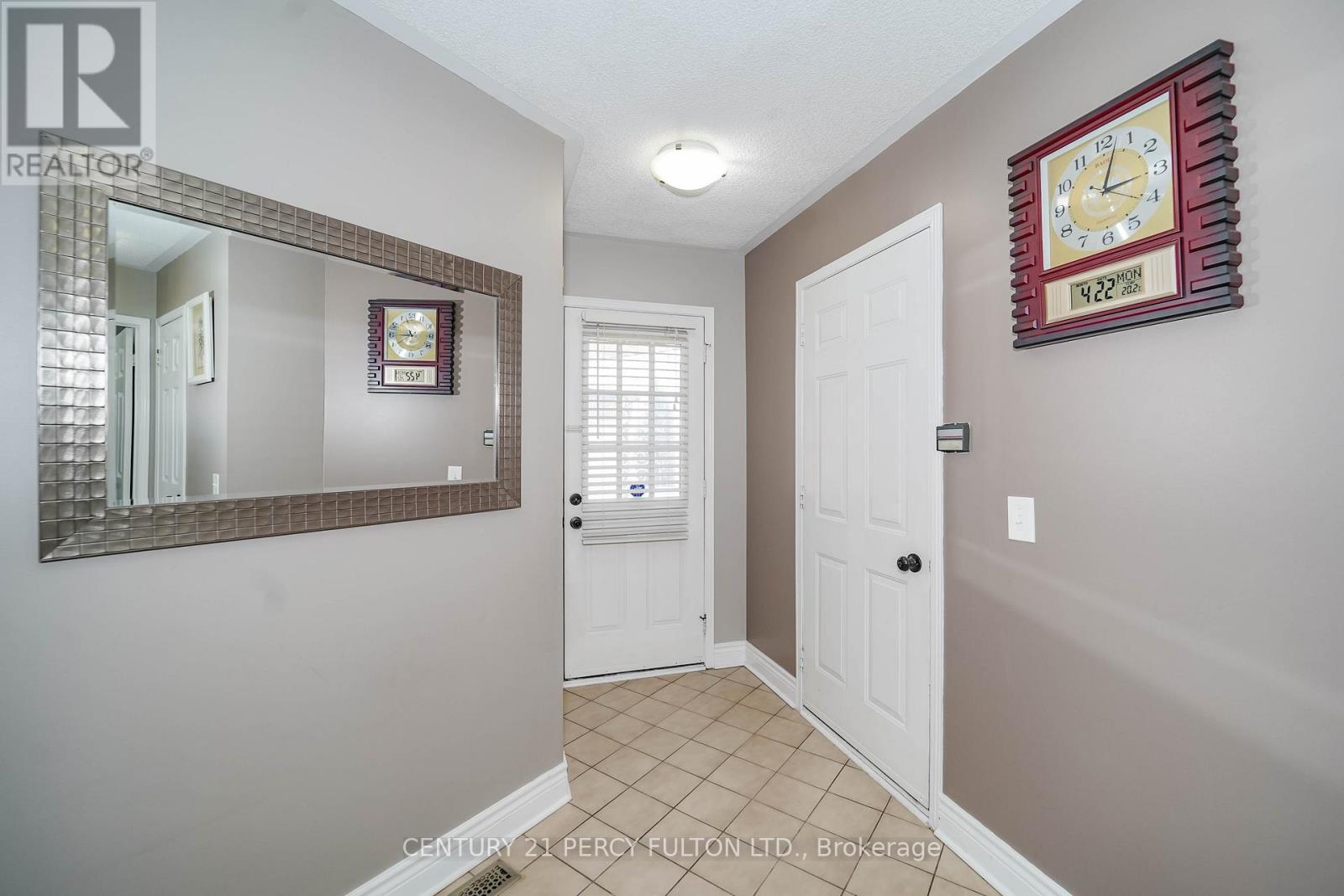 1525 Sturgeon Court, Pickering, Ontario  L1V 5P6 - Photo 4 - E13111464