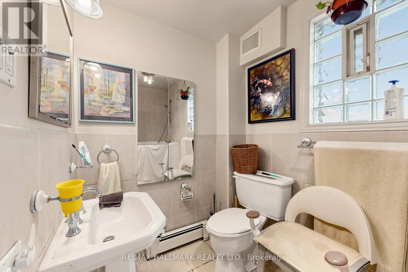 38 Norwood Road, Toronto, Ontario  M4E 2S2 - Photo 17 - E13111486