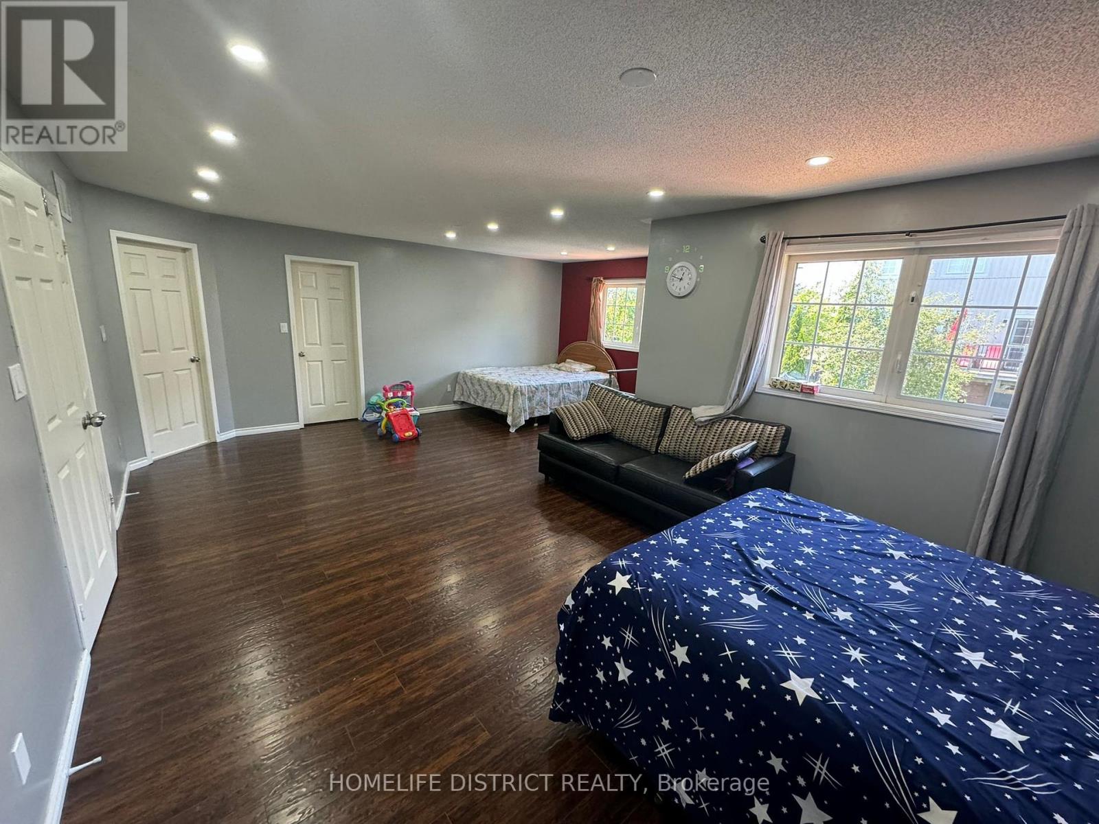 1100 Ashgrove Crescent, Oshawa, Ontario  L1K 2W4 - Photo 2 - E13111712